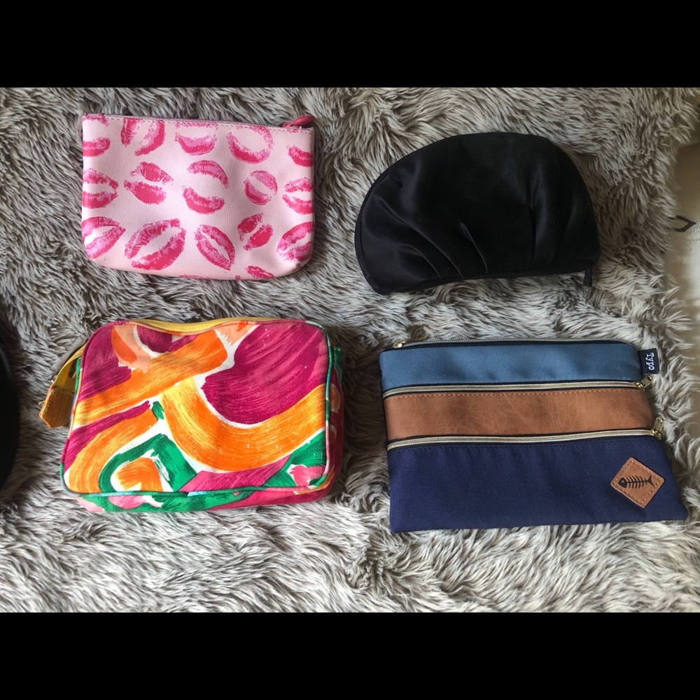 Set of 4 cosmetic bags.